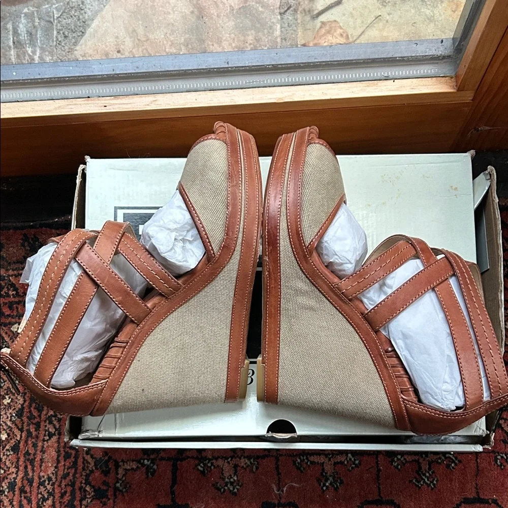 Frye NWT Women's Brown Leather & Kaki Fabric Wedge Sandals Size8.5M;Original Box